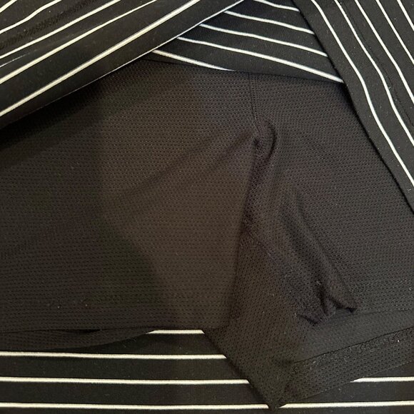 ATHLETA WOMENS BLACK WHITE STRIPED SKORT SIZE LARGE - Picture 5 of 8